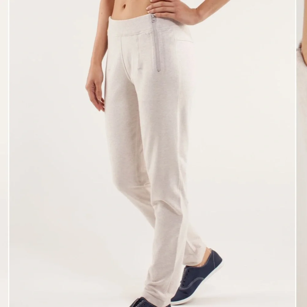 Lululemon Rejuvenate Sweat Pant size 10 in Dune zip pockets